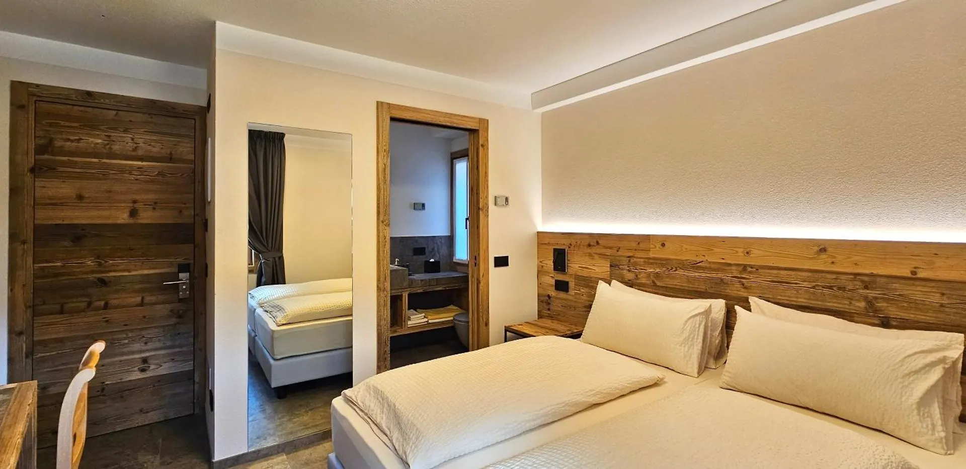 Albergo Alpenrose Livigno 3*,  Italy